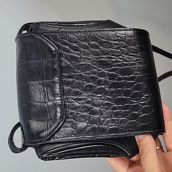 Karam Handbags Inc. Gold Lizard crossbody bag - Picture 6 of 15